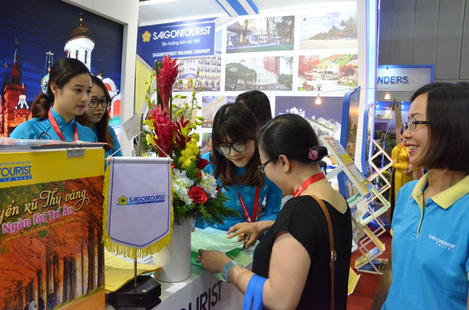 Gian hàng Saigontourist thu hút nhiều du khách quan tâm